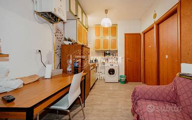 TRELOCALI IN SEMICENTRO SENZA SPESE CONDOMINIALI