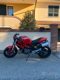 Ducati monster 696