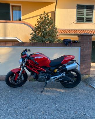 Ducati monster 696