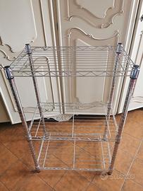 Piccolo scaffale in acciaio smontabile