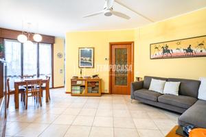 TRILOCALE CON BOX E CANTINA