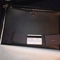 pochette uomo prada in pelle saffiano