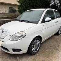 Lancia ypsilon 1,3mtijet 75cv neopatentati