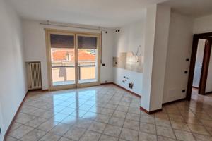 VICENZA (Anconetta) - Ampio MINI VUOTO con garage