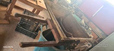 Pigiatrice d'uva d'epoca. Per appassionati