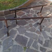 2 basamenti per letto in ferro battuto