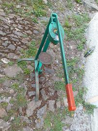 Tappatrice per tappi in sughero a raso