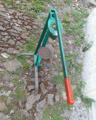 Tappatrice per tappi in sughero a raso