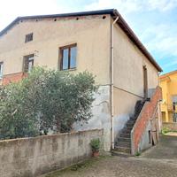 Appartamento al piano primo con cortile