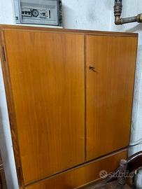 Mobiletto in legno