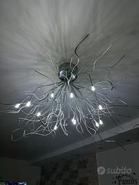 Lampadario in acciaio con luci a led