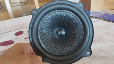 Woofer singolo B&W rigenerato.