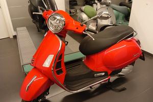 Piaggio Vespa 300 GTS hpe SUPER ABS E5