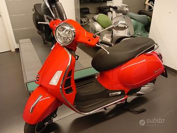 Piaggio Vespa 300 GTS hpe SUPER ABS E5