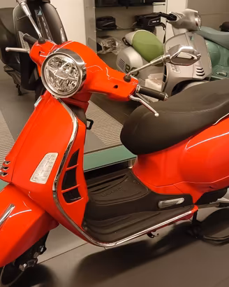 Piaggio Vespa 300 GTS hpe SUPER ABS E5