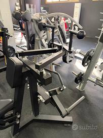 Quantum rear delt machine