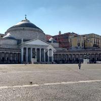 MONOLOCALE A NAPOLI