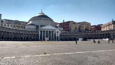 MONOLOCALE A NAPOLI