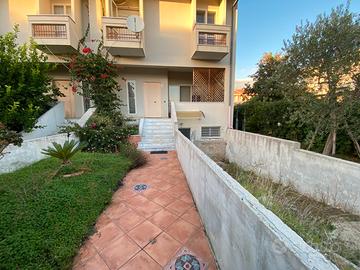 Villetta a schiera con giardino 5 vani e accessori