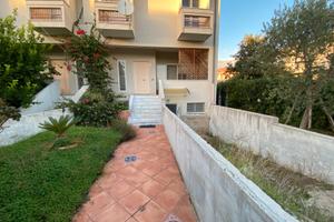 Villetta a schiera con giardino 5 vani e accessori