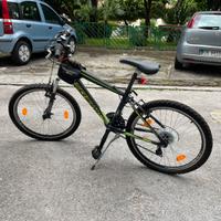 Bici e casco età 10-16 anni