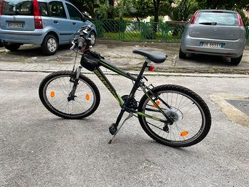 Bici e casco età 10-16 anni