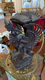 scultura in legno intagliata mano Vishnu su Garuda