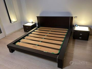 Letto matrimoniale marrone scuro