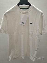 T-Shirt Lacoste bianca varie taglie disponibili.