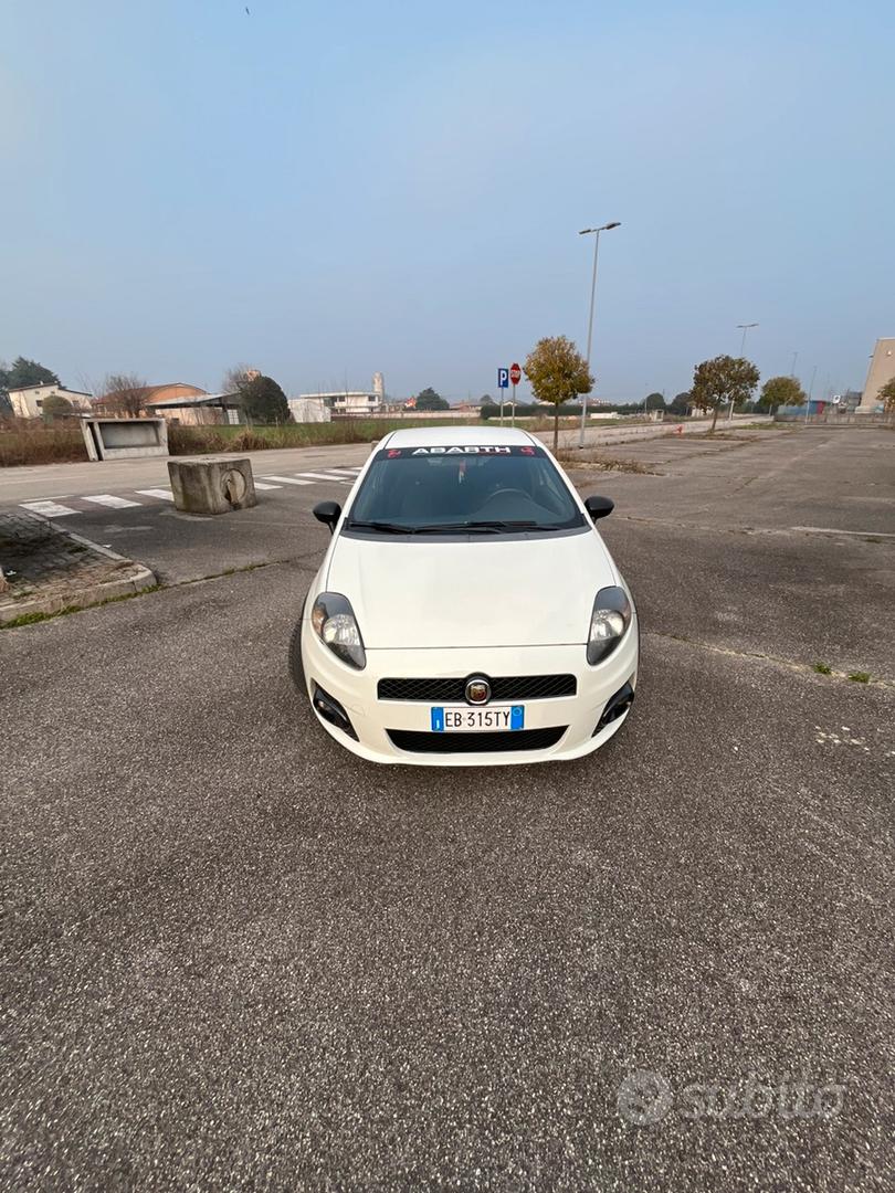 Abarth Grande Punto 2010 photo 3