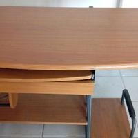 Scrivania attrezzata