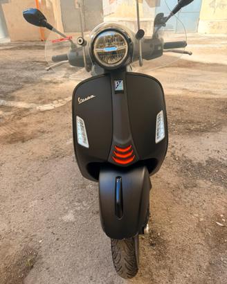 VESPA GTS SUPER SPORT 300