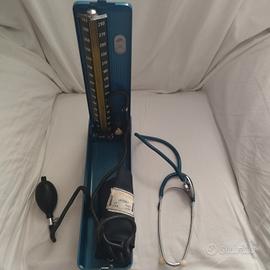 sphygmomanometer e fonendoscopio