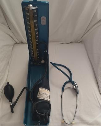 sphygmomanometer e fonendoscopio