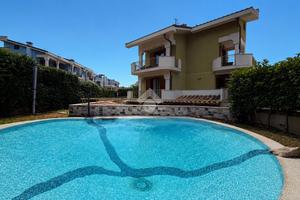 VILLA A SCHIERA A FORMIA