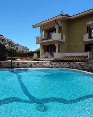 VILLA A SCHIERA A FORMIA