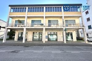 Palazzina in centro a Polesella con ampio Garage