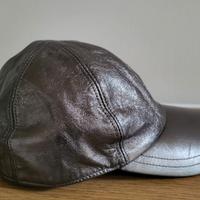 Emporio Armani cappello in pelle effetto laminato