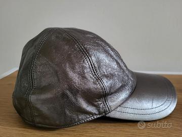 Emporio Armani cappello in pelle effetto laminato