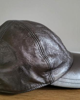 Emporio Armani cappello in pelle effetto laminato