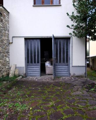 Casa indipendente di 200 m² con 5 locali e box aut