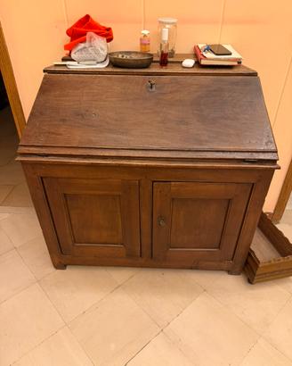 Mobile antico in legno massello con ribalta e ante