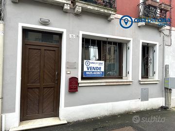 Studio/ufficio in zona centrale al piano terra
