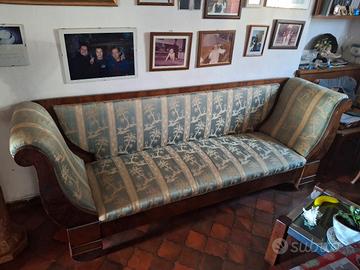 divano antico rifatto bene 