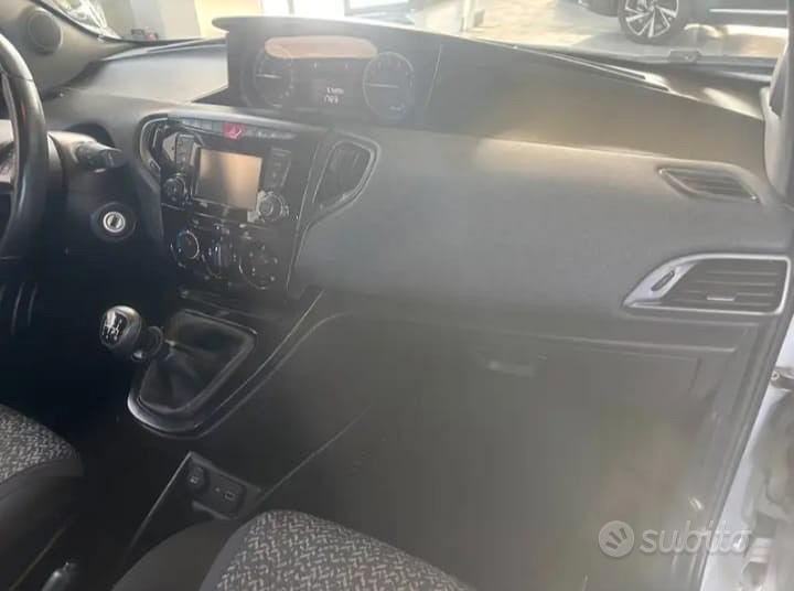 Lancia Ypsilon 2019 photo 4