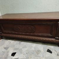 cassapanca di legno intagliata 