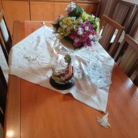 Tavolo in legno con sedie