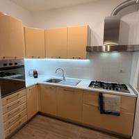 Cucina completa con elettrodomestici