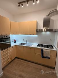 Cucina completa con elettrodomestici