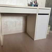Scrivanie Ikea Micka